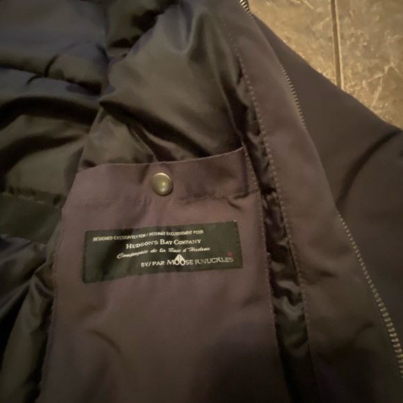 Boy or girl unisex pre own winter coat in excellent condition . Size s - m - Picture 6 of 9